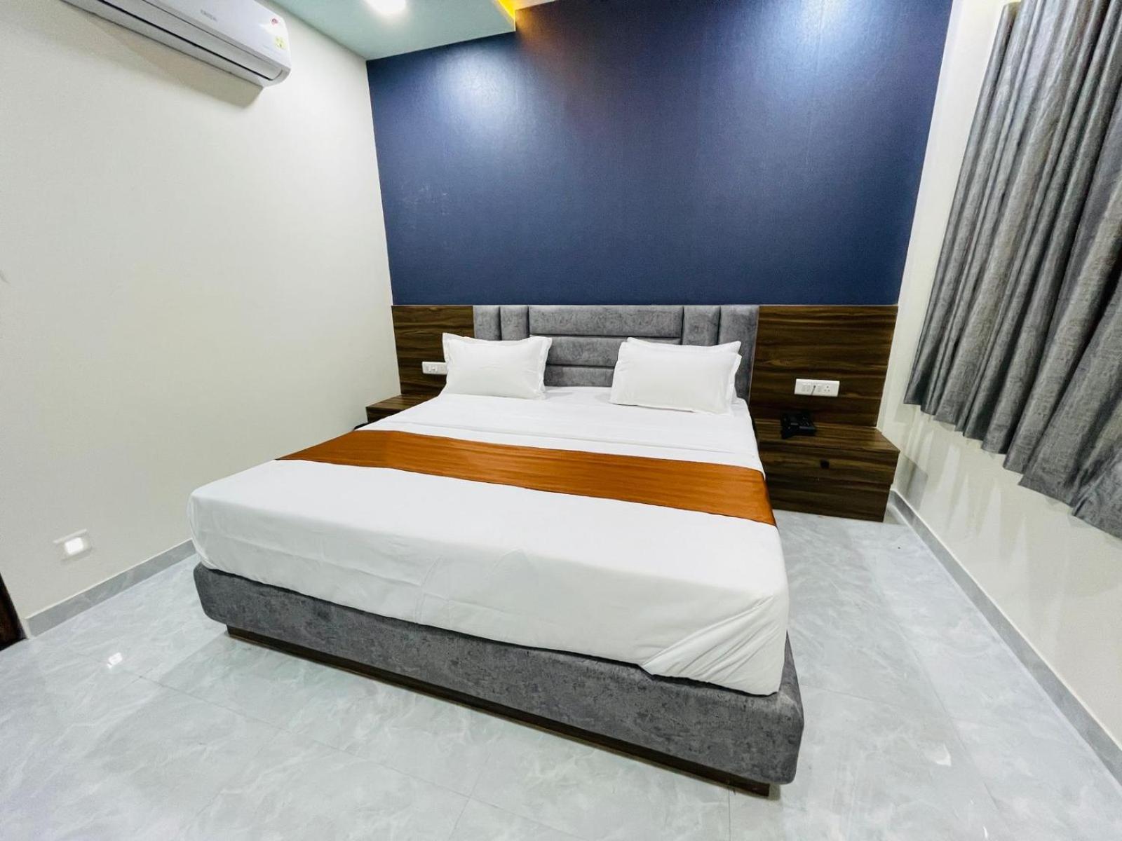 Hotel Nova Blue 阿穆达巴 外观 照片