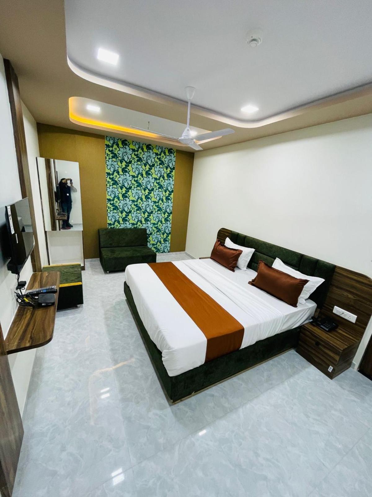 Hotel Nova Blue 阿穆达巴 外观 照片