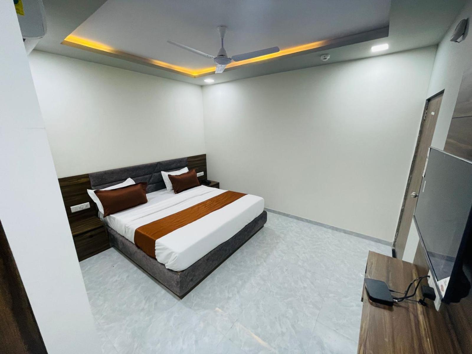 Hotel Nova Blue 阿穆达巴 外观 照片