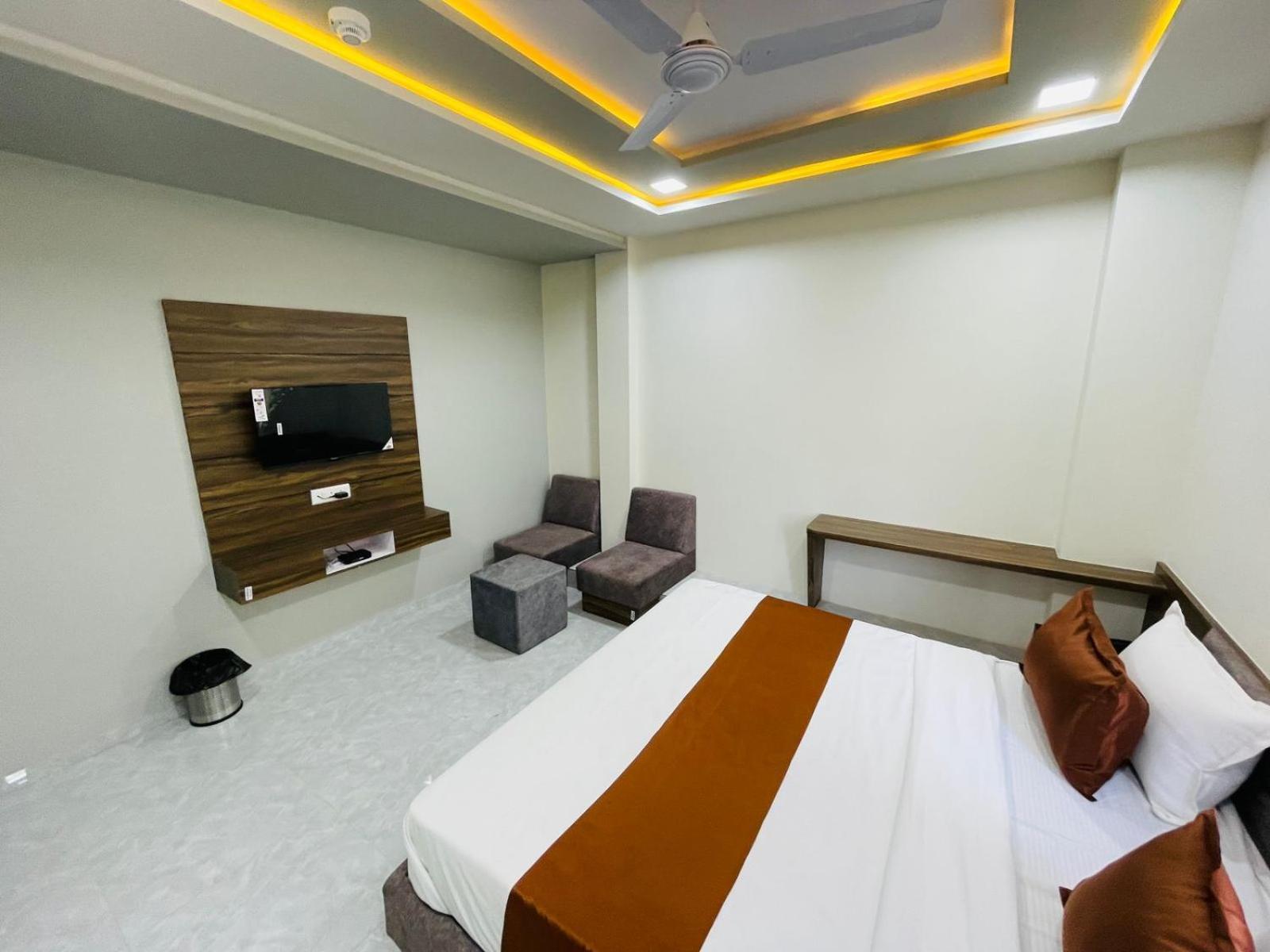 Hotel Nova Blue 阿穆达巴 外观 照片