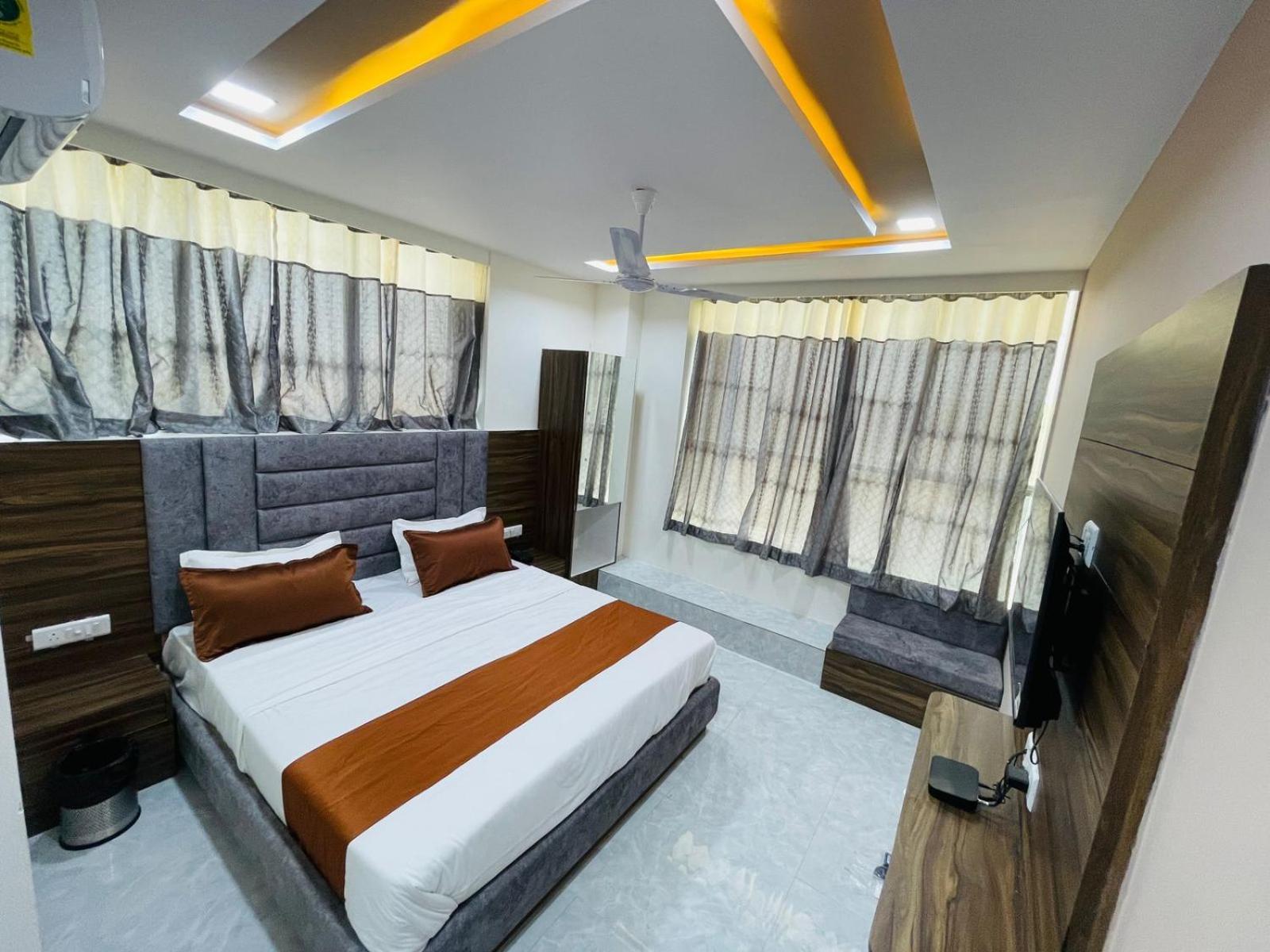 Hotel Nova Blue 阿穆达巴 外观 照片